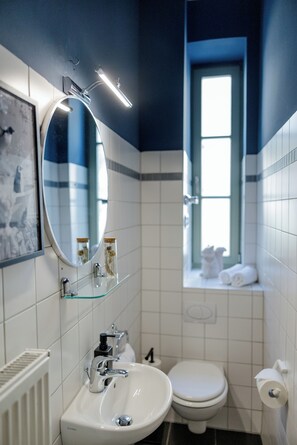 Comfort-lejlighed - 3 soveværelser | Badeværelse | Bruser, brusehoved med spredningseffekt, gratis toiletartikler