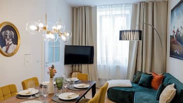 Comfort-Apartment, 3 Schlafzimmer | Essbereich im Zimmer
