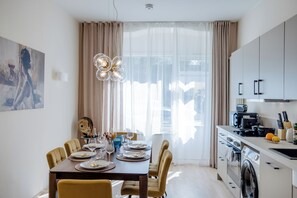 Appartamento Superior, 3 camere da letto | Cucina privata | Frigorifero con congelatore, microonde, forno, piano cottura