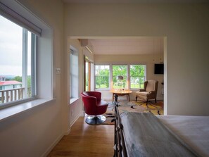 Room - The Greenhouse Studio Loft Three Guests (Benton)