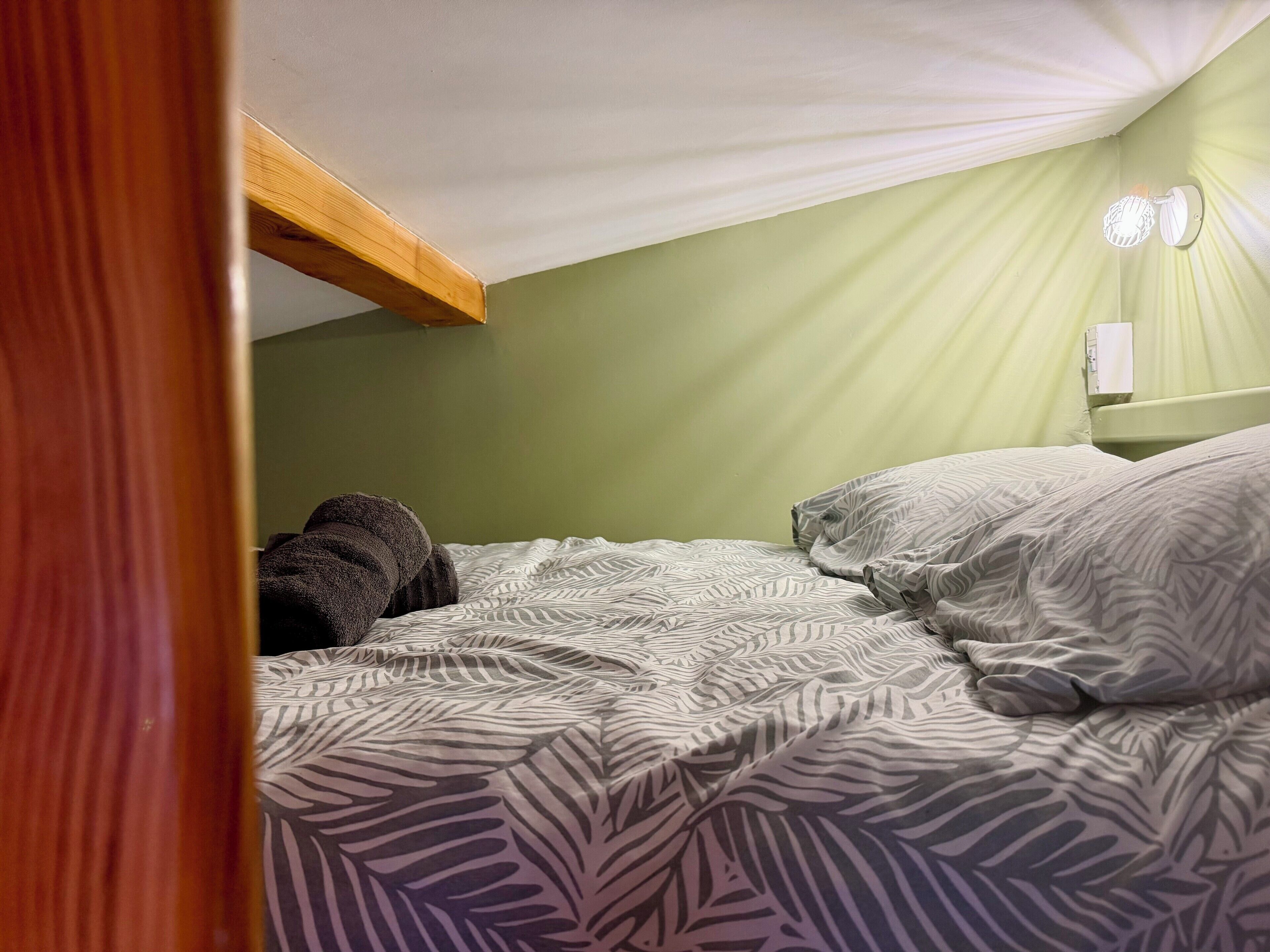1 slaapkamer, een strijkplank/strijkijzer, wifi, beddengoed