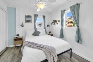 2 bedrooms, iron/ironing board, free WiFi, bed sheets - Manatee Cove- 2 Blocks to the Beach! (Panama City Beach)