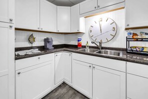 Fridge, microwave, oven, stovetop - Manatee Cove- 2 Blocks to the Beach! (Panama City Beach)
