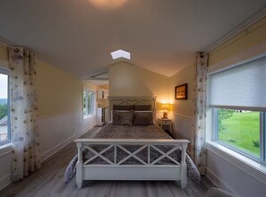 Room - Coppersmith Cottage Above Art Studio Two Guests (Benton)