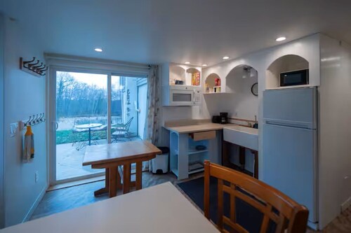 Woodside Apartment facing / sled ramp hill