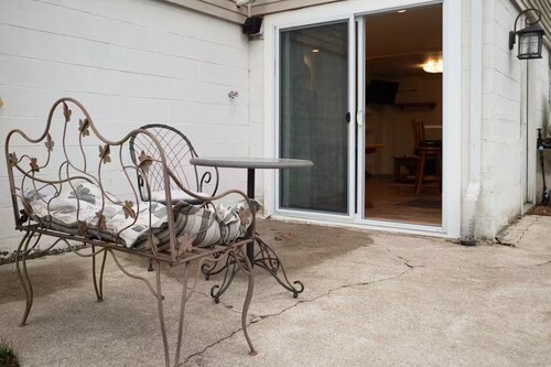 Woodside Apartment facing / sled ramp hill