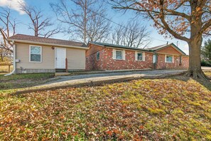 Exterior - Your Hillside Haven VRBO (Bartlesville)