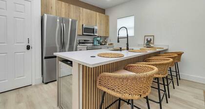 Cozy home near Santos w/ backyard & BBQ grill