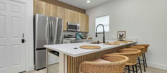 Cozy home near Santos w/ backyard & BBQ grill
