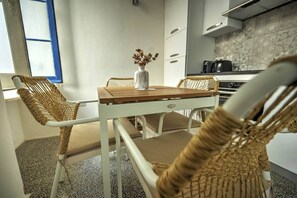Dining - Central Valletta Duplex with Balcony (Valletta)