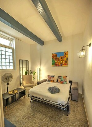 1 bedroom, iron/ironing board, WiFi, bed sheets - Central Valletta Duplex with Balcony (Valletta)