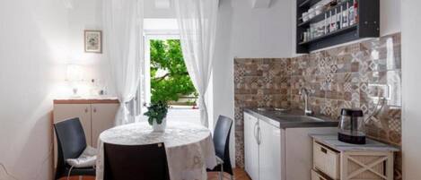 Apartment (One Bedroom Apartment) | Private kitchen