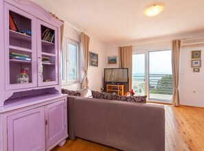 Villa (Villa Roza Dalmatian Escape) | Wohnzimmer | 32-Zoll-Flachbildfernseher mit Satellitenempfang