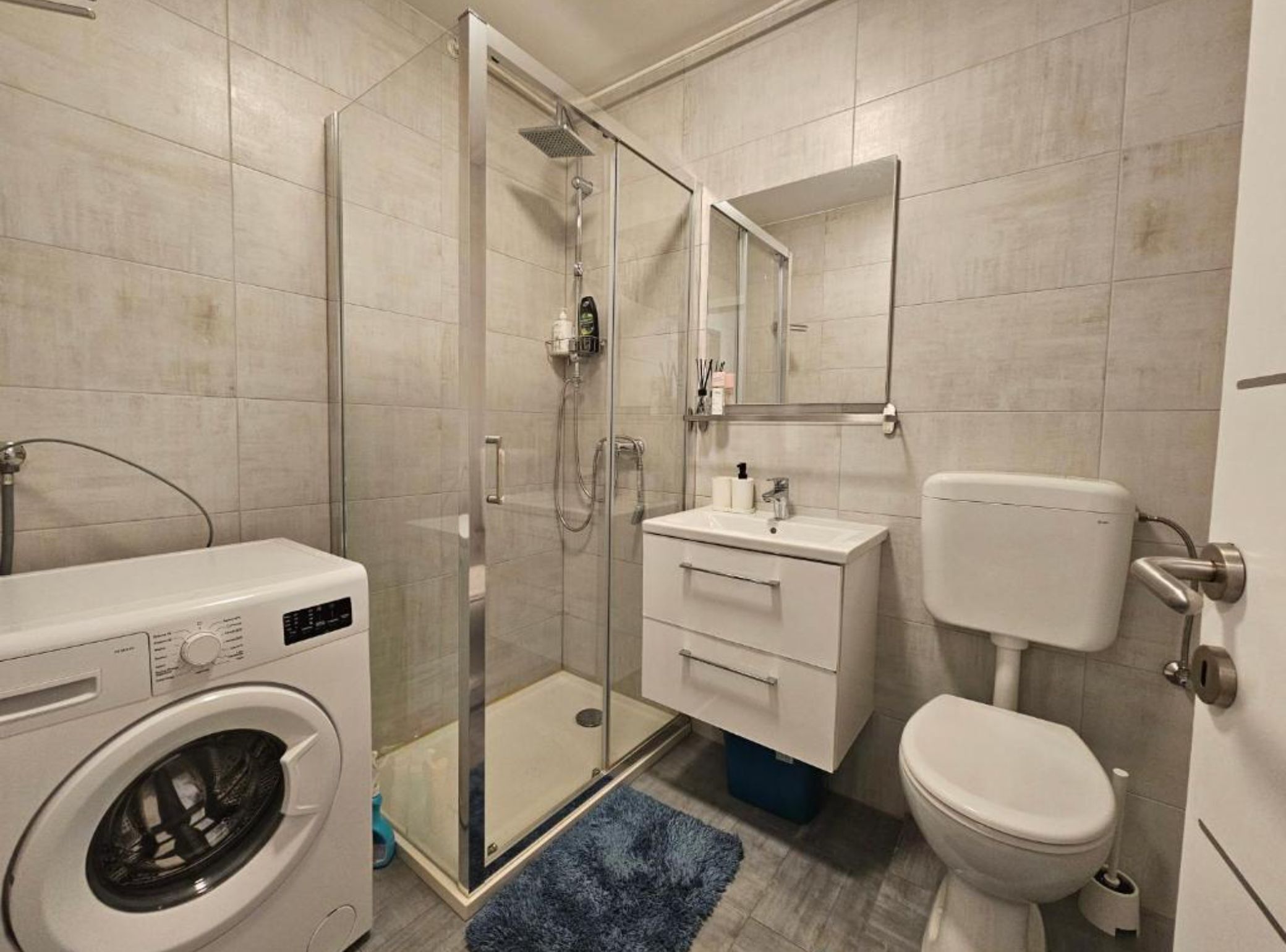 Huoneisto (Apartman FITT) | Kylpyhuone | Suihku, pyyhkeet
