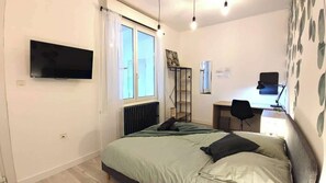 1 slaapkamer, een strijkplank/strijkijzer, wifi, beddengoed