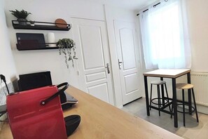 Dining - Studio calme vue sur jardin - Bail Mobilité (Roubaix)