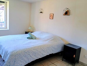 3 bedrooms, iron/ironing board, WiFi, bed sheets - La Ferme de Liévin, jardin, wifi, 6pers (Liévin)
