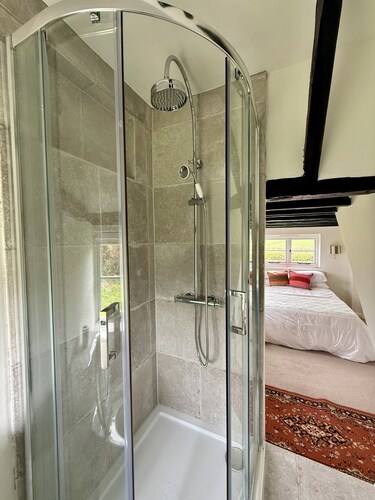 Holly Cottage | Stylish Rural Retreat | Sussex near Bodiam, Rye, coast vineyards