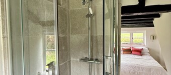 Holly Cottage | Stylish Rural Retreat | Sussex near Bodiam, Rye, coast vineyards
