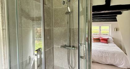 Holly Cottage | Stylish Rural Retreat | Sussex near Bodiam, Rye, coast vineyards