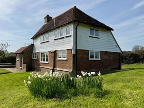 Exterior - Holly Cottage | Peaceful Rural Retreat | Near Rye, Bodiam, vineyards and coast (Robertsbridge)