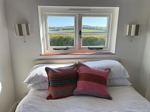 3 bedrooms, iron/ironing board, free WiFi, bed sheets - Holly Cottage | Stylish Rural Retreat | Sussex near Bodiam, Rye, coast vineyards (Robertsbridge)