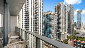 Appartement Ville, 2 chambres, vue ville | Balcon