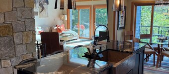 Spacious 4-bedroom house with AC in peaceful Naples