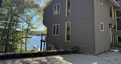 Spacious 4-bedroom house with AC in peaceful Naples