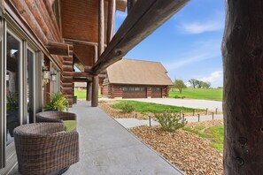 Terrace/patio - Luxury Lodge +Guest House + Sleeps 14  + World Cup (Greenwood)