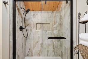Hair dryer, towels, soap, shampoo - Luxury Lodge +Guest House + Sleeps 14  + World Cup (Greenwood)