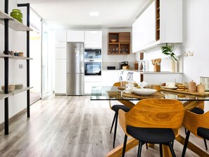 Fridge, microwave, oven, dishwasher - Villa Tharros - Playa del Inglés (Playa del Ingles)