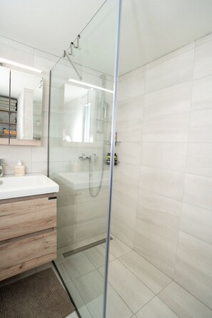 Shower, hair dryer, towels, soap - Modern central apartment for couples with 2 balconies - relax in style (Rodos)