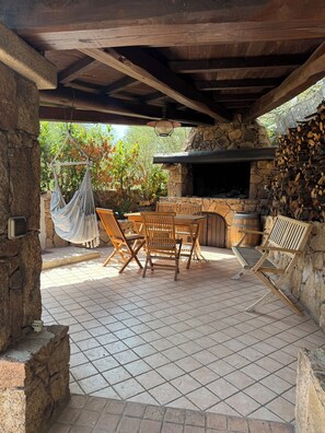 Outdoor dining - Openspace villa Veronica Porto Istana (Porto Istana)