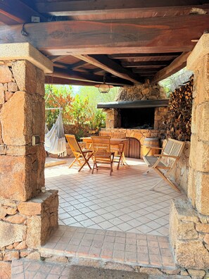 Outdoor dining - Openspace villa Veronica Porto Istana (Porto Istana)