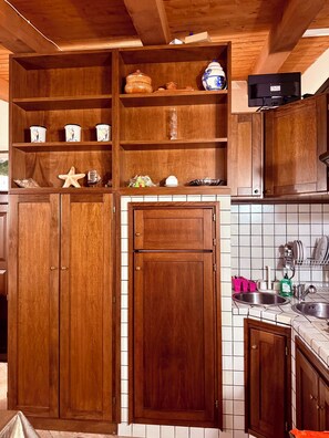 Fridge, oven, stovetop, coffee/tea maker - Openspace villa Veronica Porto Istana (Porto Istana)