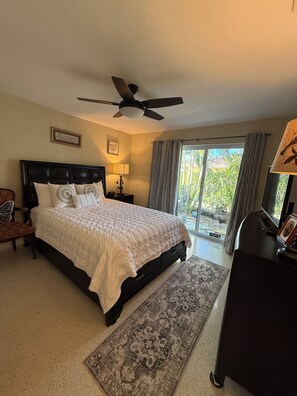 Room - 2-bedroom studio in tranquil North Fort Myers with AC (North Fort Myers)