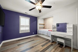 4 bedrooms, WiFi, bed sheets - Spacious 4-bedroom house in adorable Coachella with AC (Coachella)