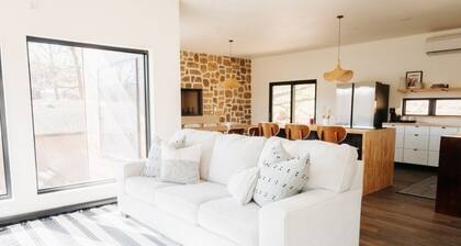 Sparrow House and Carolina Cottage- 2 lakeview homes, Sleeps 18