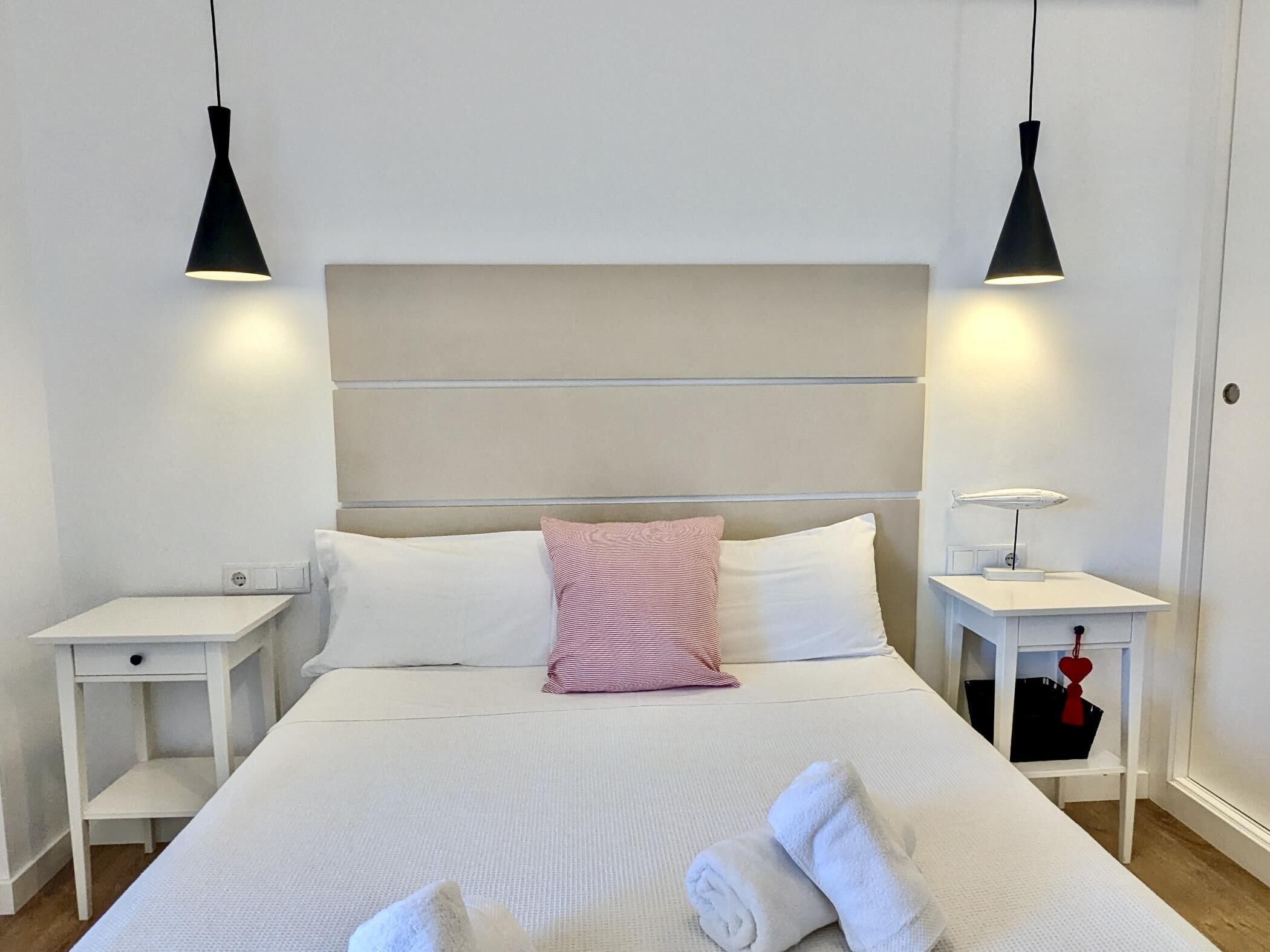 Iron/ironing board, Internet, bed sheets
