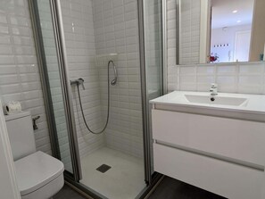 Shower, hair dryer, towels - EVH106 Apartment in the Heart of Tossa de Mar (Tossa de Mar)