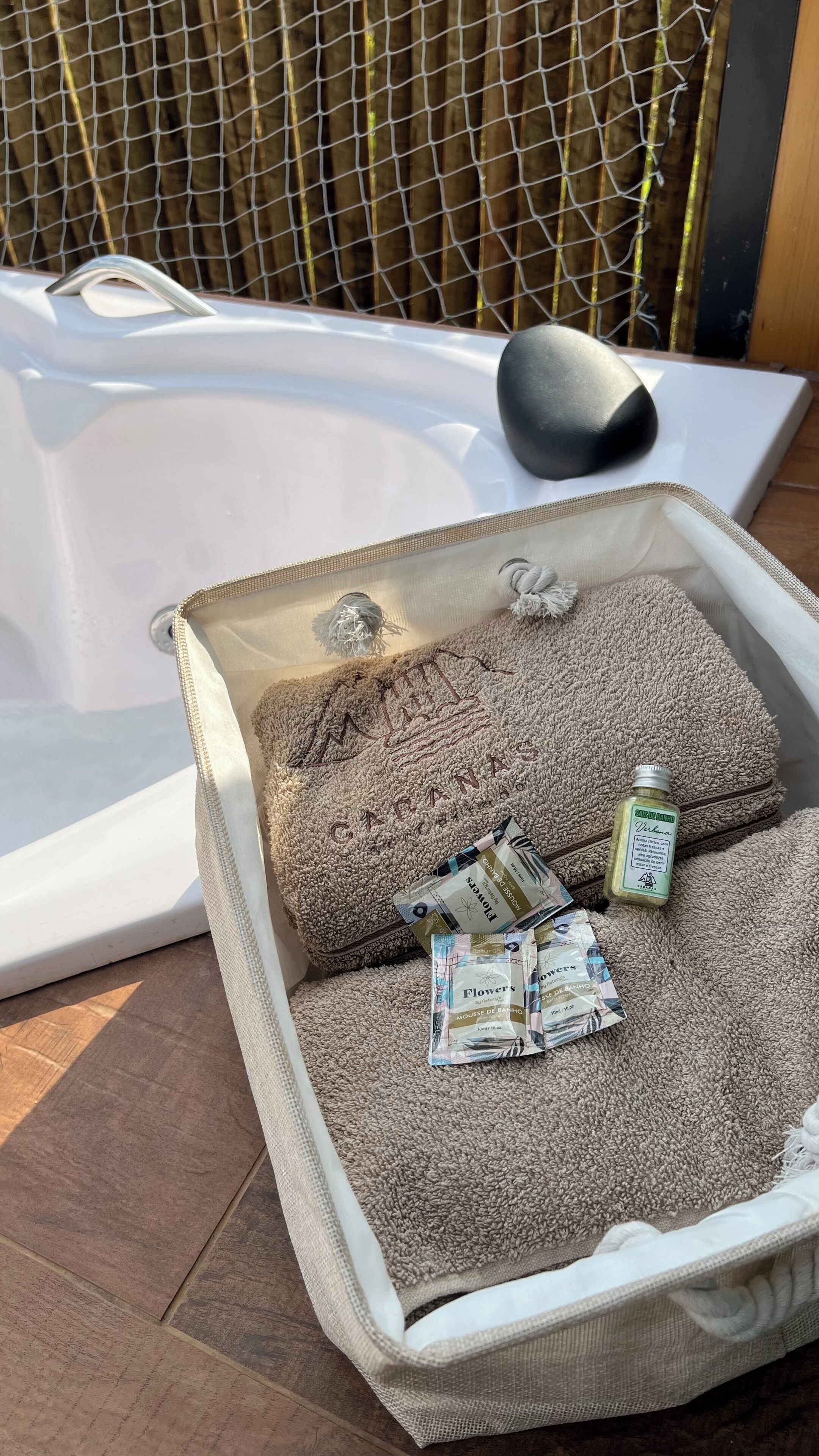 Cabana superluxo | Comodidades do banheiro | Banheira e chuveiro separados, produtos de toalete grátis