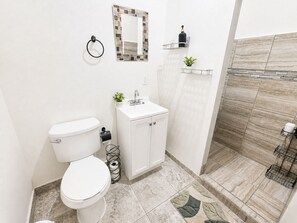 Shower, towels, soap, toilet paper - CABO DOWNTOWN STUDIOS: Stylish 1BR Queen Walk to Nightlife & Marina (Cabo San Lucas)
