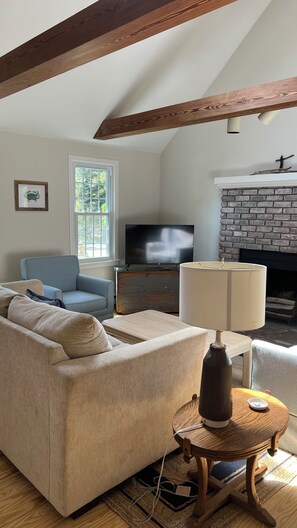 Smart TV - The Salteen House New to the RENTAL market.Experienced Hosts.Great for Two Fams! (Orleans)