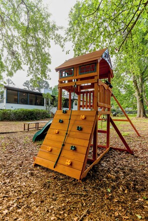 Children's area - Hot Tub, Pool Table, Ping-Pong, Private Playground, Fire Pit, Library, Play Room (Valdosta)