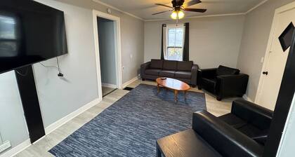 H1-Large 3 Bedroon 1.5 Bathroom apartment