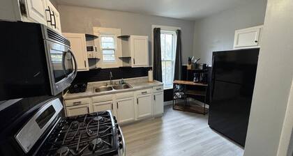 H1-Large 3 Bedroon 1.5 Bathroom apartment