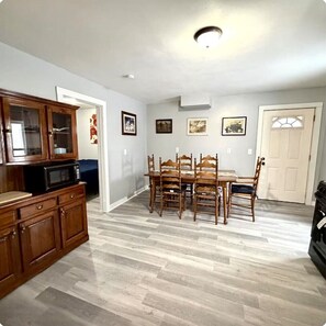 Dining - H4-1 Bedroom located at the Inner Harbor (Syracuse)