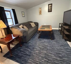 Living area - H4-1 Bedroom located at the Inner Harbor (Syracuse)