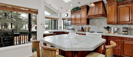 Cabaña, varias camas, patio | Cocina privada